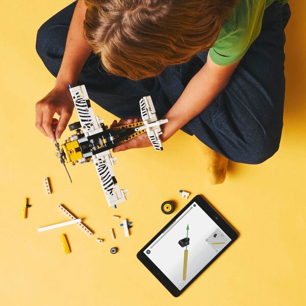 LEGO Technic Samolot transportowy (42198)