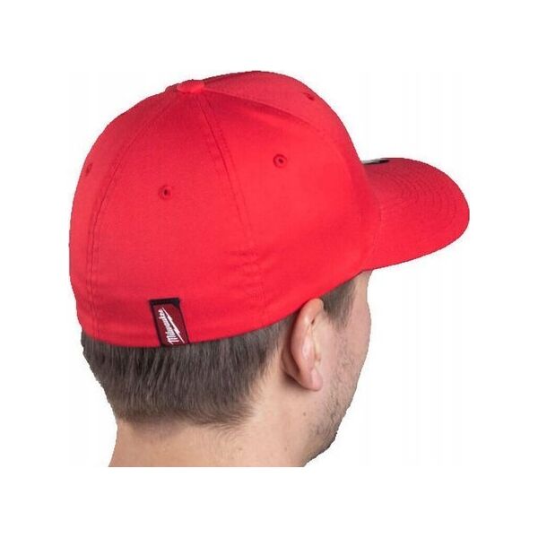 MILWAUKEE CZAPKA Z DASZKIEM CZERWONA L/XL