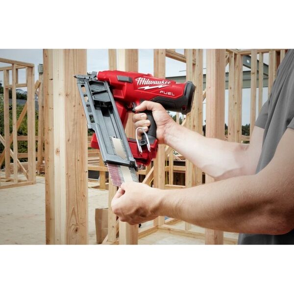 Συρραπτικό Milwaukee MILWAUKEE. NAILER M18FFNS-502C 2x5.0Ah 30/34` 50-90mm 13924468 4058546344795