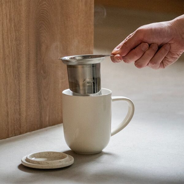 Tea mug with an infuser and lid Loveramics Pro Tea Beige, 300 ml