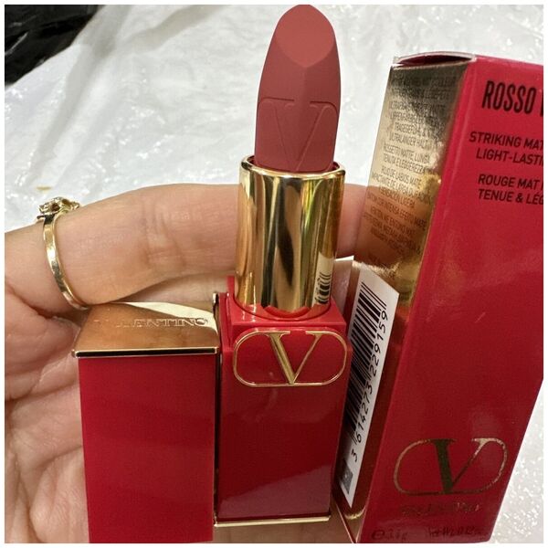 Valentino Valentino, Rosso, Ματ, Κρεμ κραγιόν, 409A, Ξαναγεμιζόμενο, 3,5 g Για γυναίκες 14240074 3614273229159