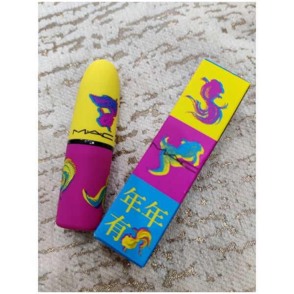 MAC MAC, Powder Kiss, Ενυδατικό, Κρεμ κραγιόν, Luck Be A Lady, 3 g για γυναίκες 13076075 773602592425
