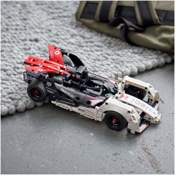 LEGO Technic Formula E Porsche 99X Electric (42137)