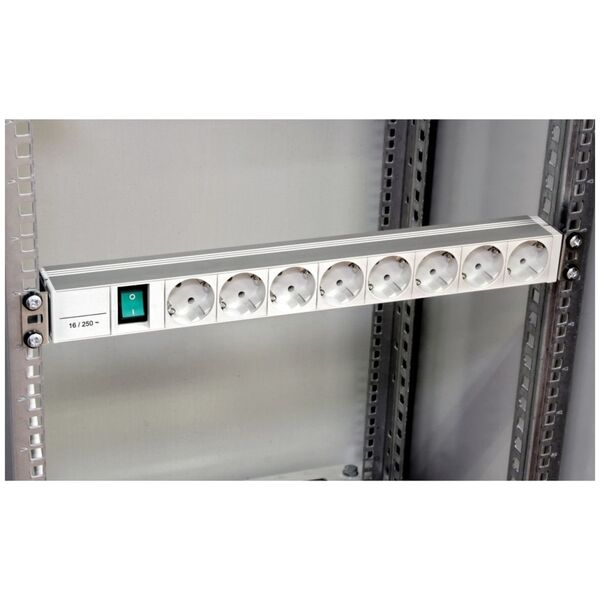 SCHNEIDER ELECTRIC ACTASSI 1U PDU  POWER DISTRIBUTION RAIL 8 SCHUKO SOCKETS+SWITCH 19P VDE