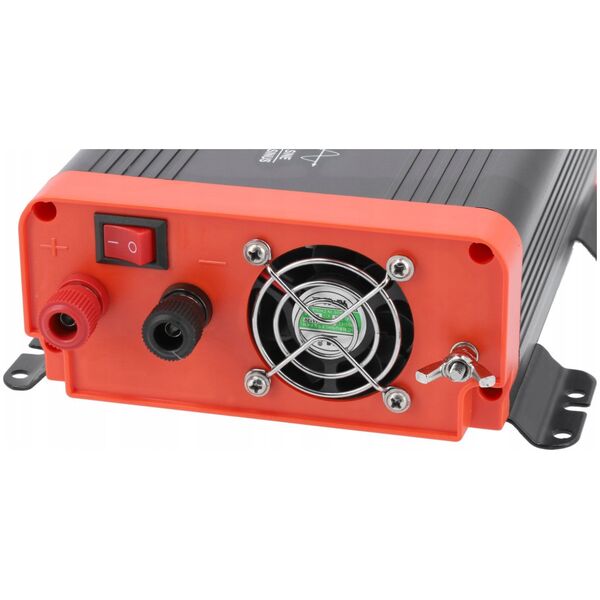 YT.VOLTAGE CONVERTER 12/230V 300W
