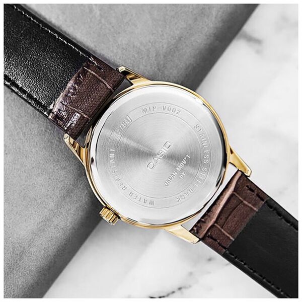 Zegarek Casio Zegarek marki Casio model MTP-V002G kolor Brązowy. Akcesoria męski. Sezon: Cały rok NoSize