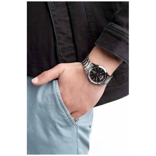 Zegarek Casio Zegarek marki Casio model MTP-1381D kolor Szary. Akcesoria męski. Sezon: Cały rok NoSize