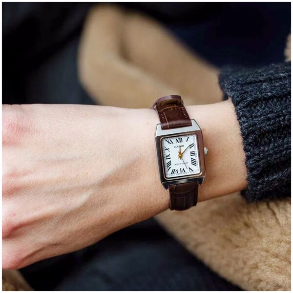 Zegarek Casio Zegarek marki Casio model LTP-V007L-7B2 kolor chocolate brown. Akcesoria damski. Sezon: Cały rok NoSize