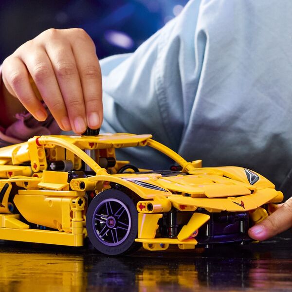Technic Chevrolet Corvette Stingray (42205)