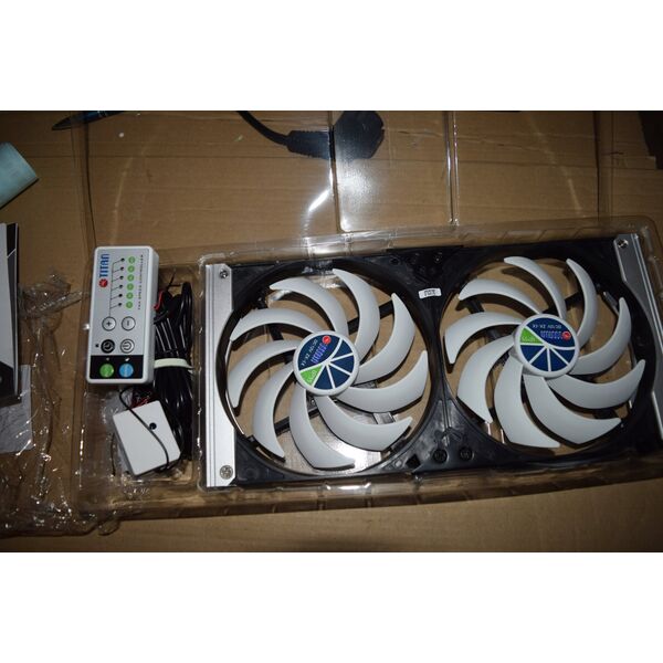 Titan Titan TTC-SC20(C)+ Διπλός Ανεμιστήρας Ψυγείου 140x25mm IP55, Λειτουργία Χρονοδιακόπτη, με Ενσωματωμένο Ανορθωτή