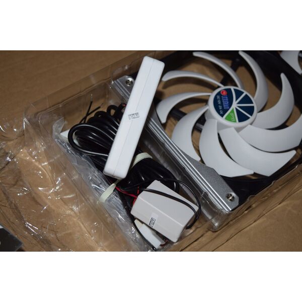 Titan Titan TTC-SC20(C)+ Διπλός Ανεμιστήρας Ψυγείου 140x25mm IP55, Λειτουργία Χρονοδιακόπτη, με Ενσωματωμένο Ανορθωτή