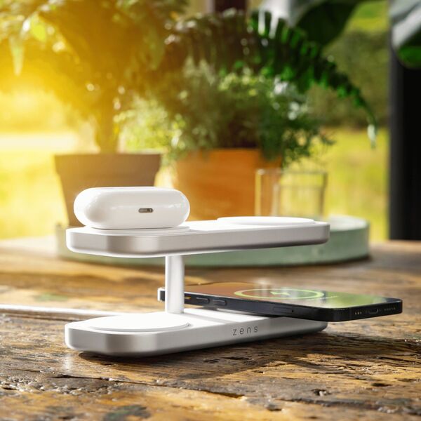 Φορτιστής ZENS Quattro Wireless Charger Pro 4 - ασύρματος φορτιστής Qi2 για τέσσερις συσκευές (4x15W) συμβατός με MagSafe (λευκό)