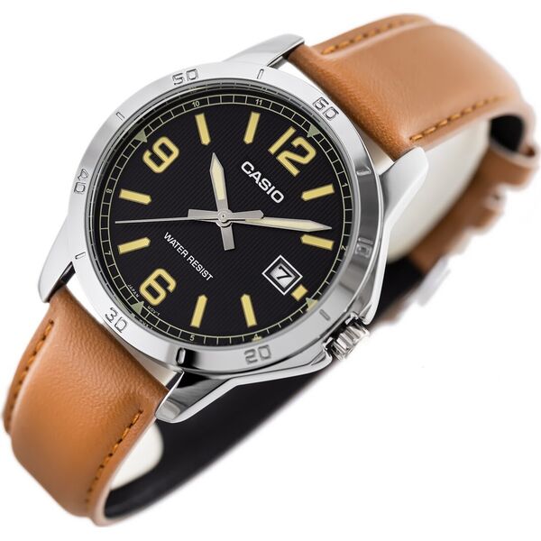 Zegarek Casio Zegarek marki Casio model MTP-V004L kolor Brązowy. Akcesoria męski. Sezon: Cały rok NoSize