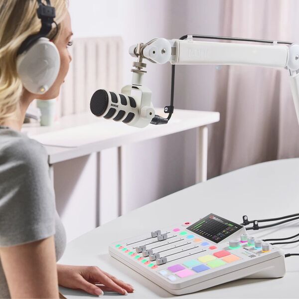 RODE Ultimate Podcaster Bundle White