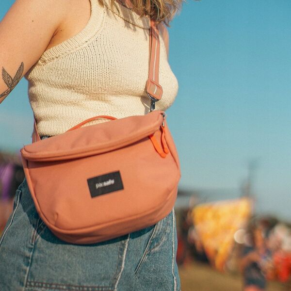 Pacsafe GO Saddle Crossbody πέτρα
