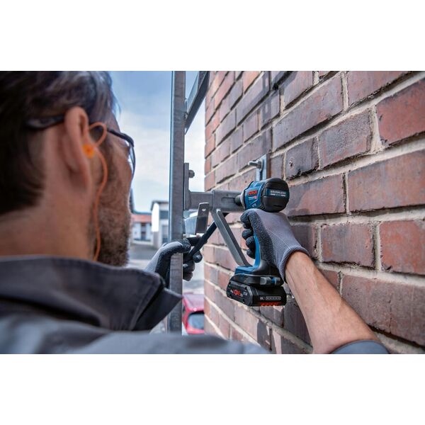 Klucz udarowy Bosch Bosch cordless impact wrench GDS 18V-330 HC Professional, 18Volt (blue/black, 2x Li-Ion battery ProCORE18V 4.0Ah, Bluetooth module, in L-BOXX)
