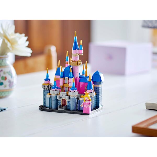 LEGO Disney Mały zamek Śpiącej Królewny Disneya (40720)