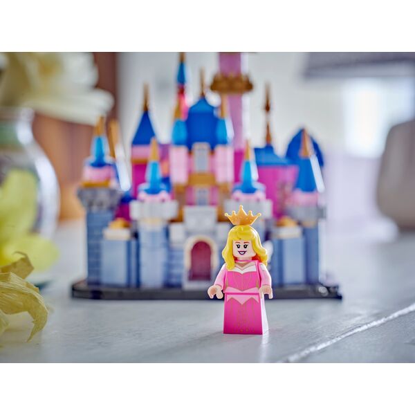LEGO Disney Mały zamek Śpiącej Królewny Disneya (40720)