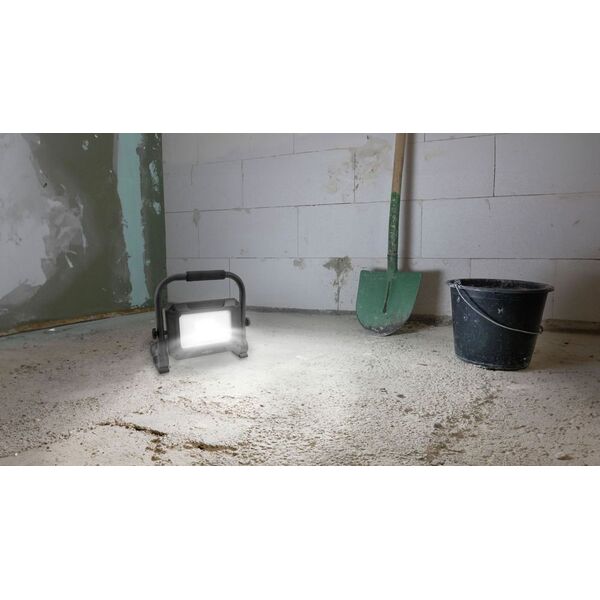 Ansmann FL20W-R 20W/2000lm wiederaufladbarer LED Strahler
