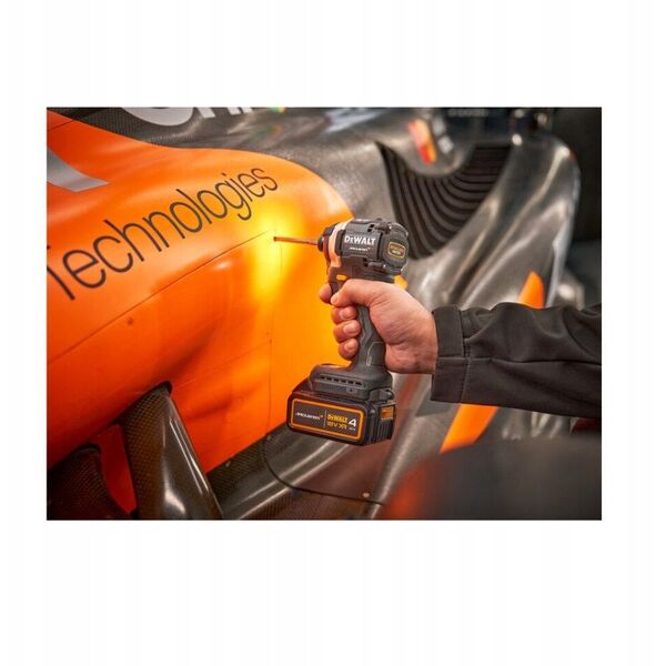 IMPACT DRIVER CD. DCF85MM2T-QW 18V 2X4AH