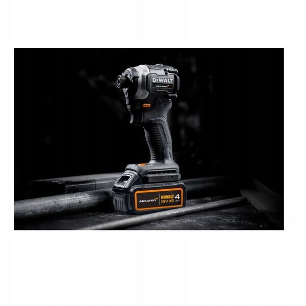 IMPACT DRIVER CD. DCF85MM2T-QW 18V 2X4AH