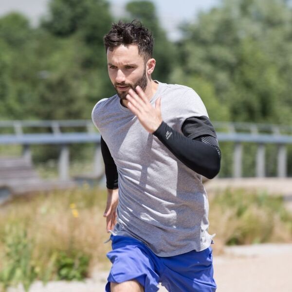 Reebok REEBOK RĘKAWY KOMPRESYJNE CZARNE L RRSL-13025