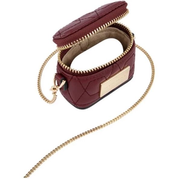 Ideal of Sweden Poppy AirPods Zip Bag Quilted Ruby uniwersalne