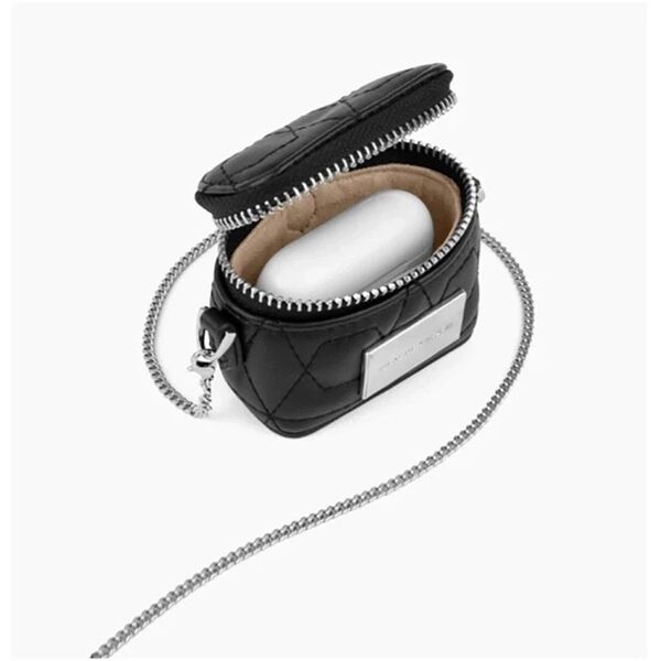 Ideal of Sweden Poppy AirPods Zip Bag Quilted Black uniwersalne