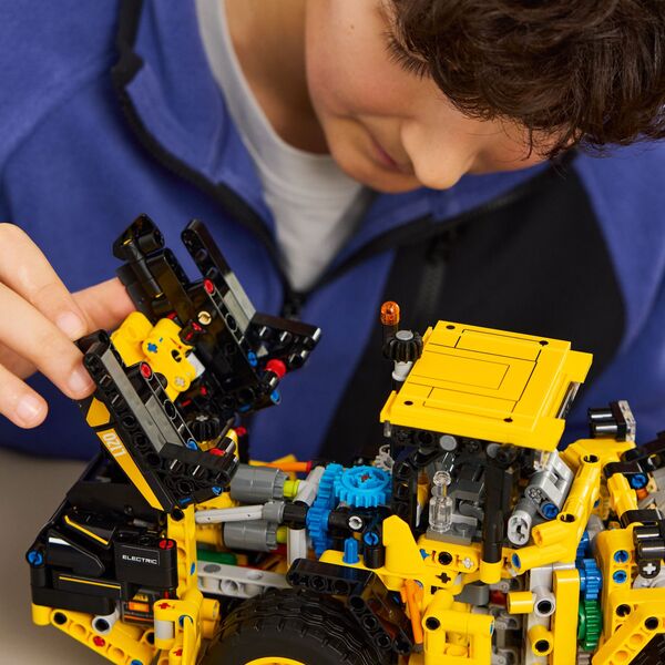 Technic Ładowarka kołowa Volvo L120 Electric (42209)