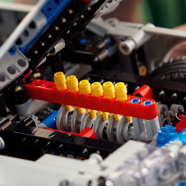 Technic Samochód Nissan Skyline GT-R (R34) z filmu Za szybcy, za wściekli (42210)