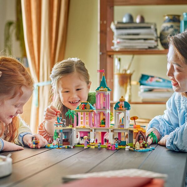 Disney Zamek księżniczek i królewskie zwierzaki (43267)