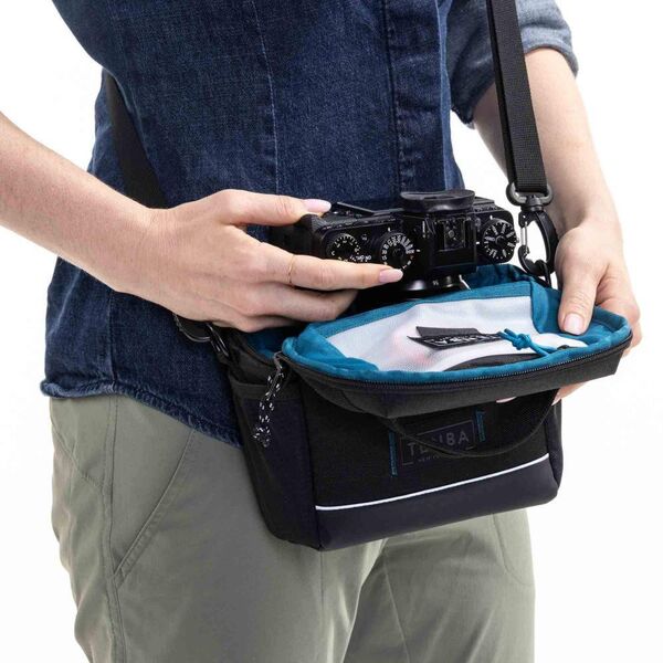 Tenba Skyline v2 7 Shoulder Bag Black