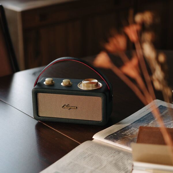 Sangean RA-101 travel radio, black/gold