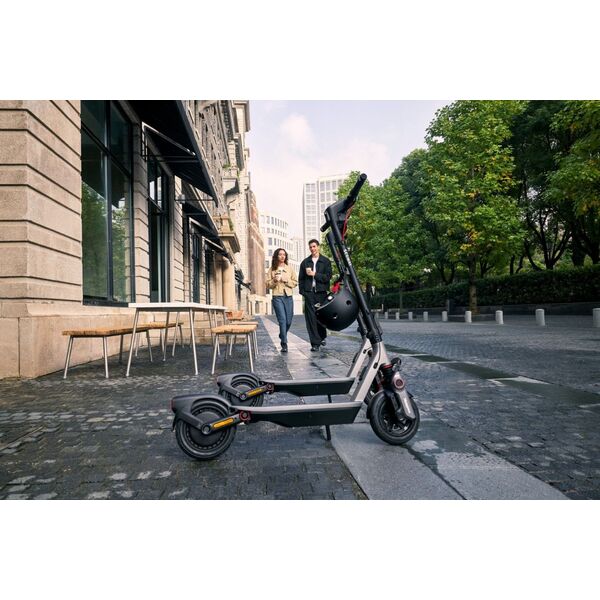 Hulajnoga elektryczna Segway Ninebot F3 E