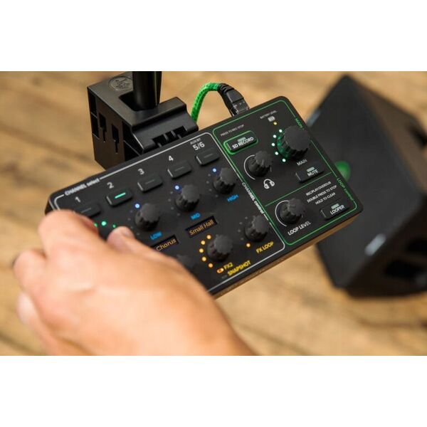 Speaker Mackie ShowBox