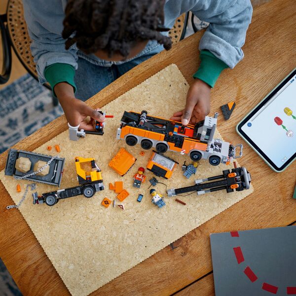 LEGO City 60467 Heavy Duty Tow Truck with Crane