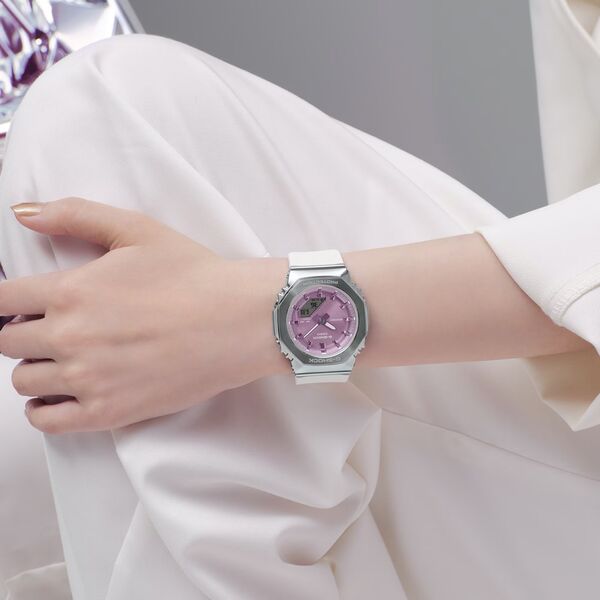 Casio G-Shock GM-S2110-7A6ER  200m biały