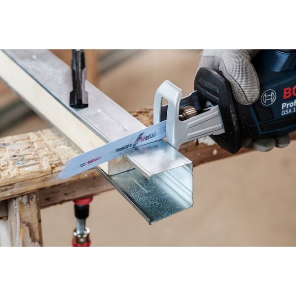 Bosch Professional 25x S 1122 BF + 1x Expert Medium-Thick Tough Metal' S 1155 HHM sabre saw blade (for tough steel, stainless steel