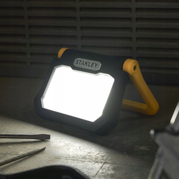 reflektor roboczy stanley, ip54, 1500 lm, ładowanie z usb