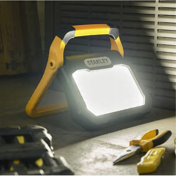 reflektor roboczy stanley, ip54, 5000 lm, ładowanie z usb