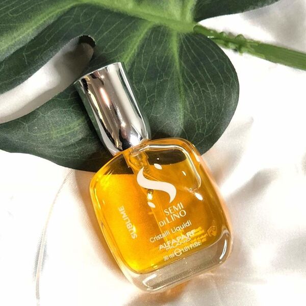 Alfaparf Spindesio suteikiantis plaukų aliejus Alfaparf Milano Semi Di Lino Sublime Cristalli Liquidi 30 ml