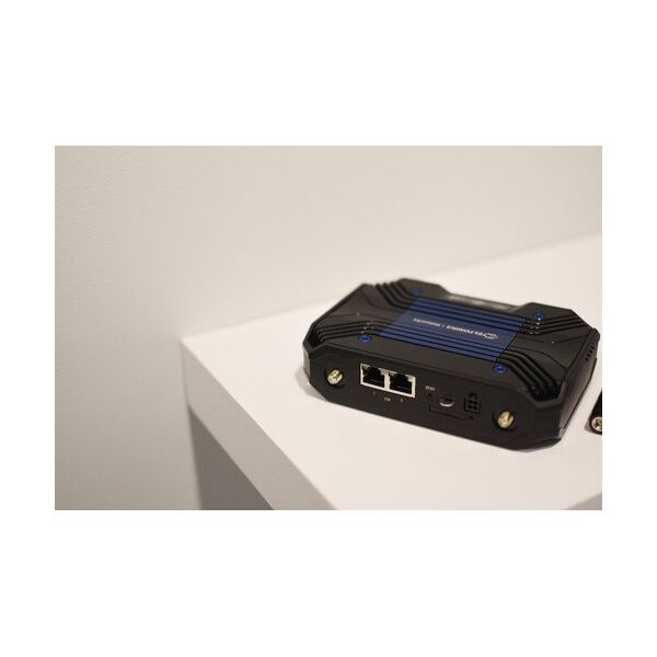 Teltonika TCR100, Wi-Fi 5 (802.11ac), Dual-band (2.4 GHz / 5 GHz), Ethernet LAN, 4G, Black, Tabletop router