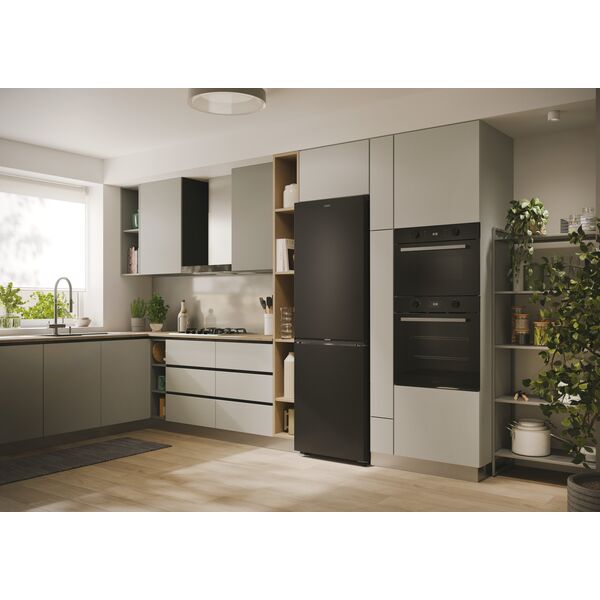 Candy ECN2CQTEB186 Refrigerator, E, Freestanding, Combi, Height 185cm, Fridge net 235 L, Freezer net 120 L, Black