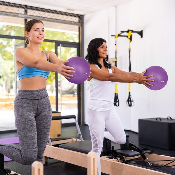 Rebel Mini piłka gimnastyczna do pilatesu rehabilitacyjna 25cm z pompką ręczną fioletowa