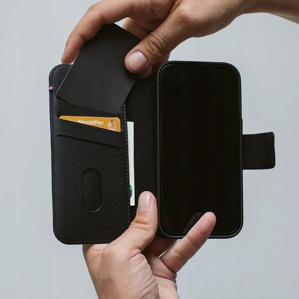 Decoded Leather Detachable Wallet - skórzana obudowa ochronna do iPhone 17 Pro Max kompatybilna z MagSafe (navy shadow)