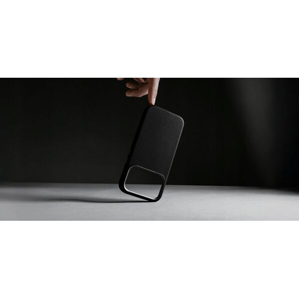 NOMAD Traditional Leather Case - skórzane etui do iPhone 17 Pro kompatybilne z MagSafe (black)