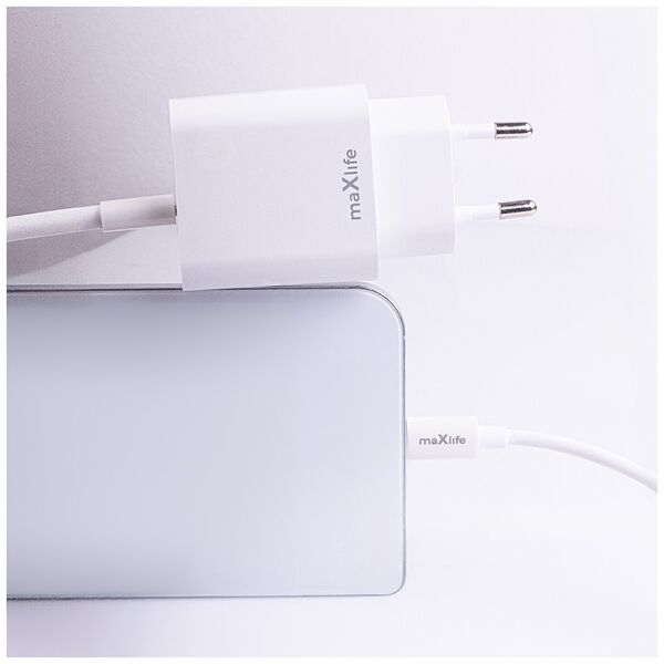 Maxlife MXTC-06-20AC PD QC charger 1x USB-C 1x USB 20W white + USB-C - Lightning cable 20W 5907457738423