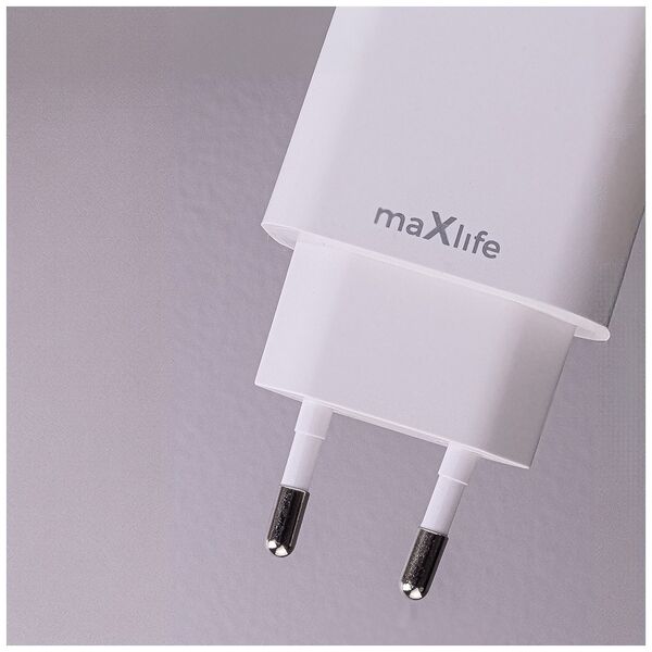 Maxlife MXTC-06-20AC PD QC charger 1x USB-C 1x USB 20W white + USB-C - Lightning cable 20W 5907457738423